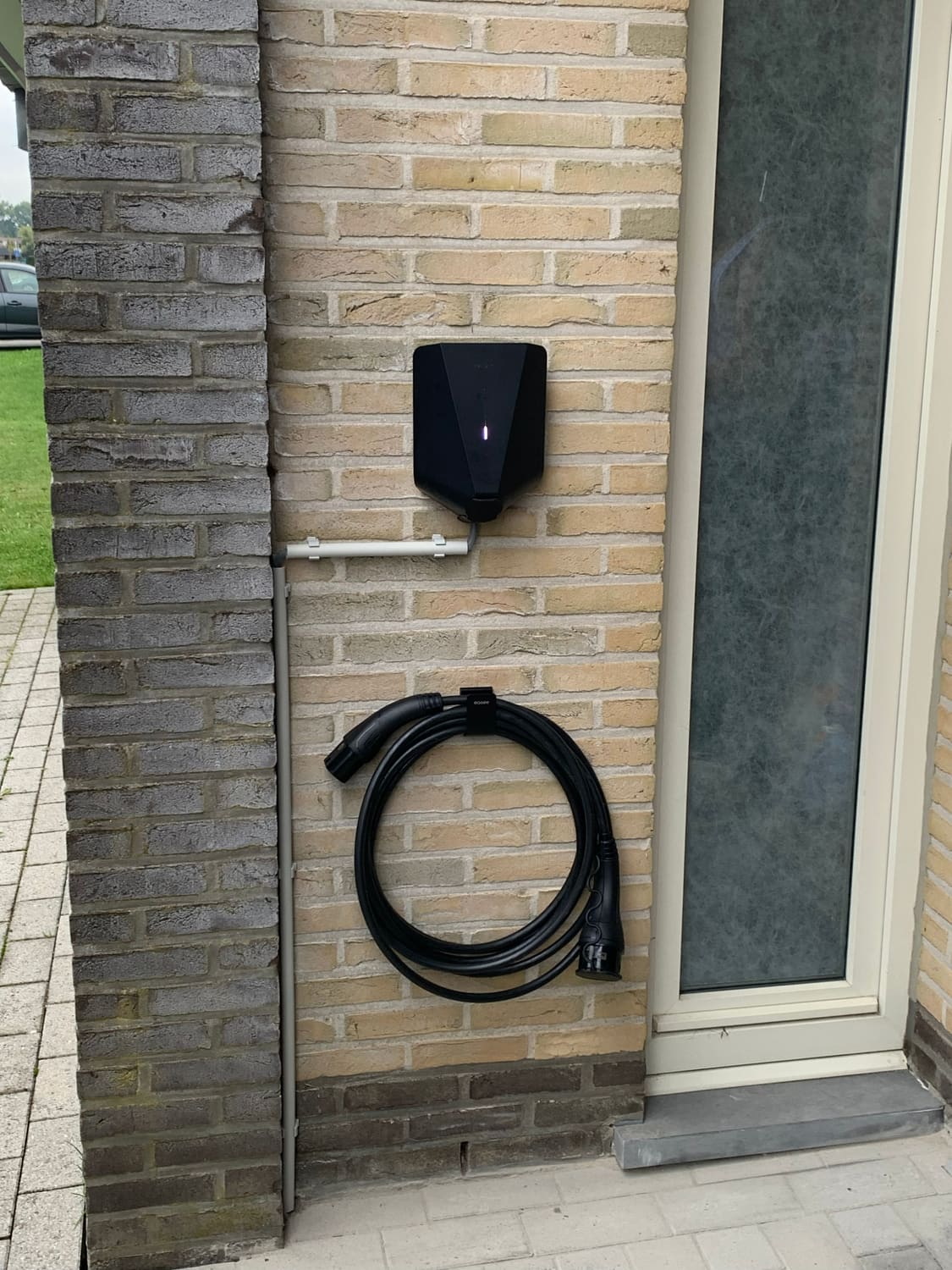 Geïnstalleerde laadpaal voor een elektrische wagen