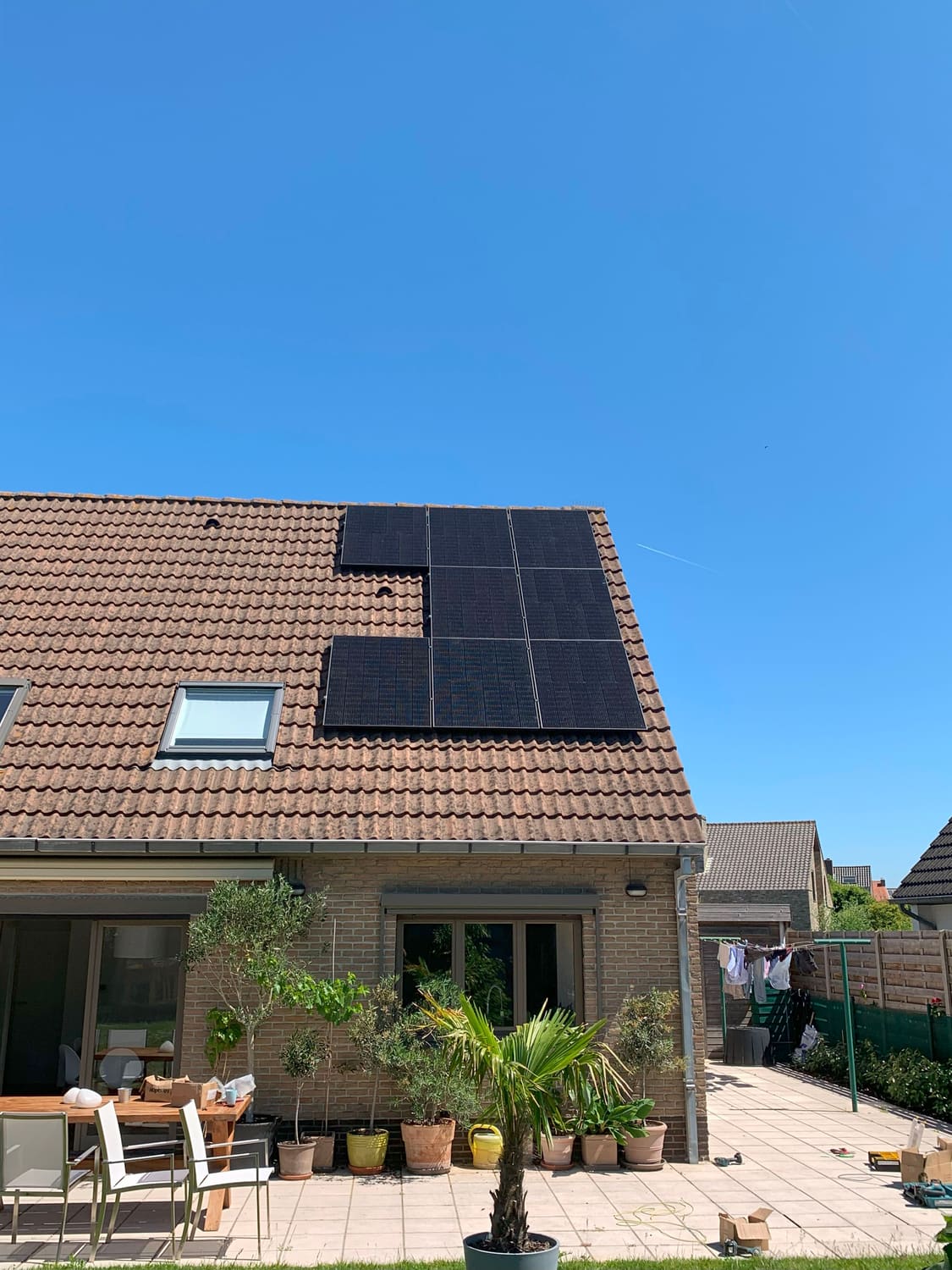 Geplaatste zonnepanelen op een dak